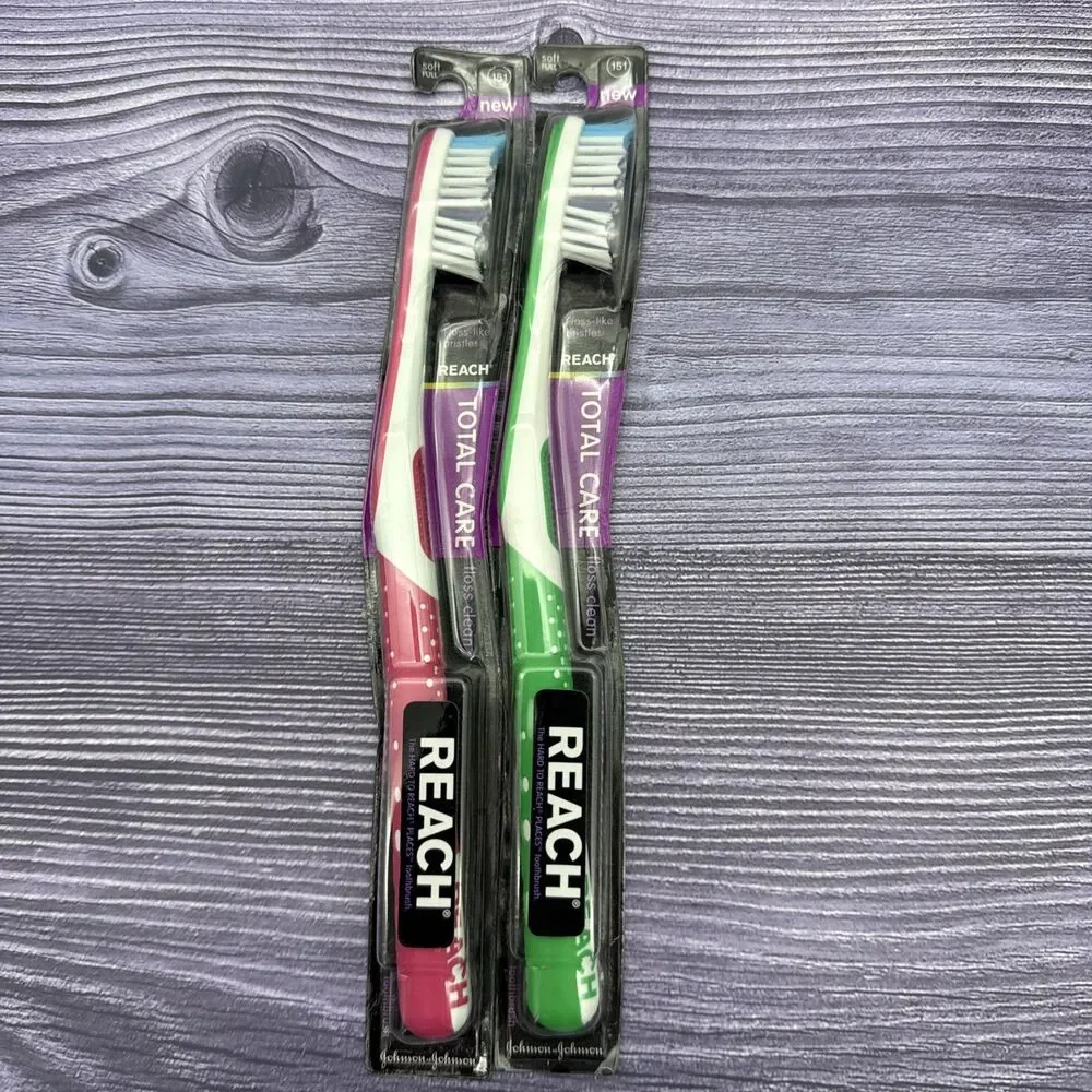 2 Lot REACH Total Care + Floss Clean Toothbrush Soft Professional VINTAGE 151